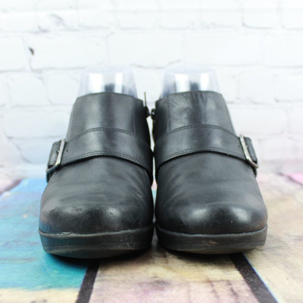 Clarks Black Leather Side Zip Low Ankle Heeled Booties Size 10 M - Picture 4 of 9